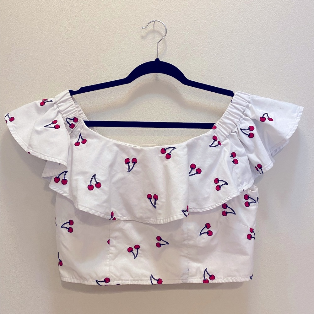 Darling cherry off-the-shoulder crop from Top Shop 🍒💋